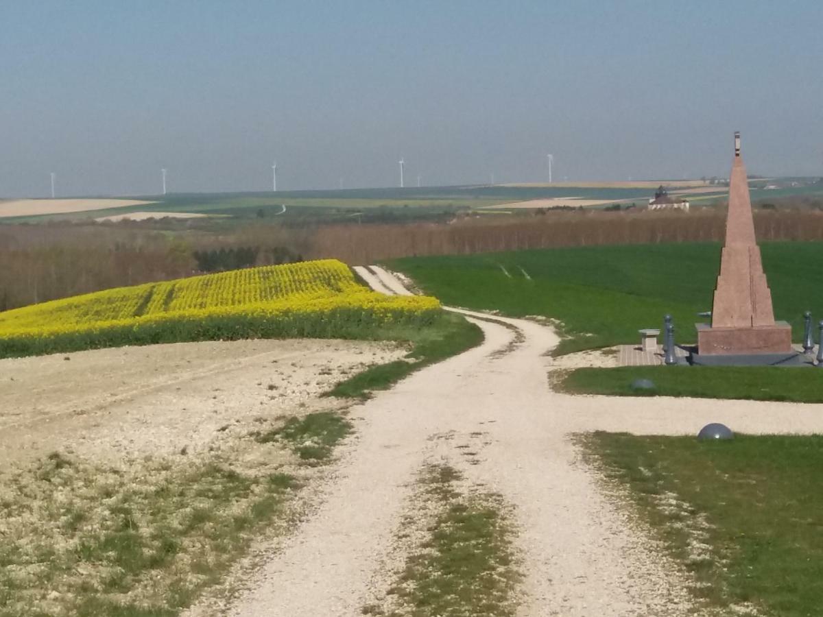 Apartmán Ferme Du Mont Moret Courdemanges Exteriér fotografie